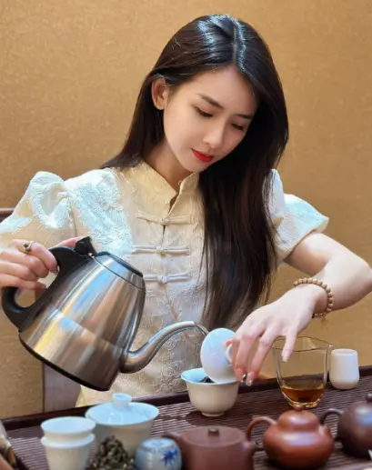 上海夜生活指南：解锁同城交友活动的品茶休闲新玩法